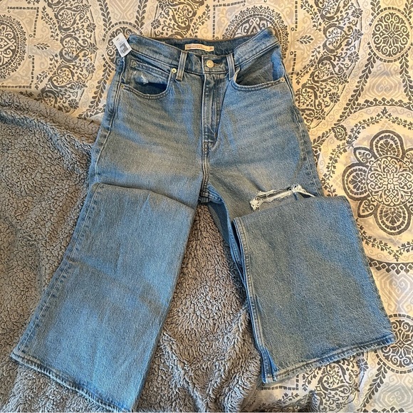 Levi’s 70s high flare jeans from aritzia, brand new with tags on - Picture 3 of 5